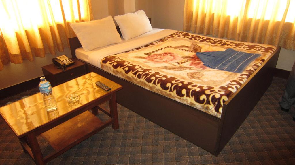 Hotel Aagaman Катманду Экстерьер фото