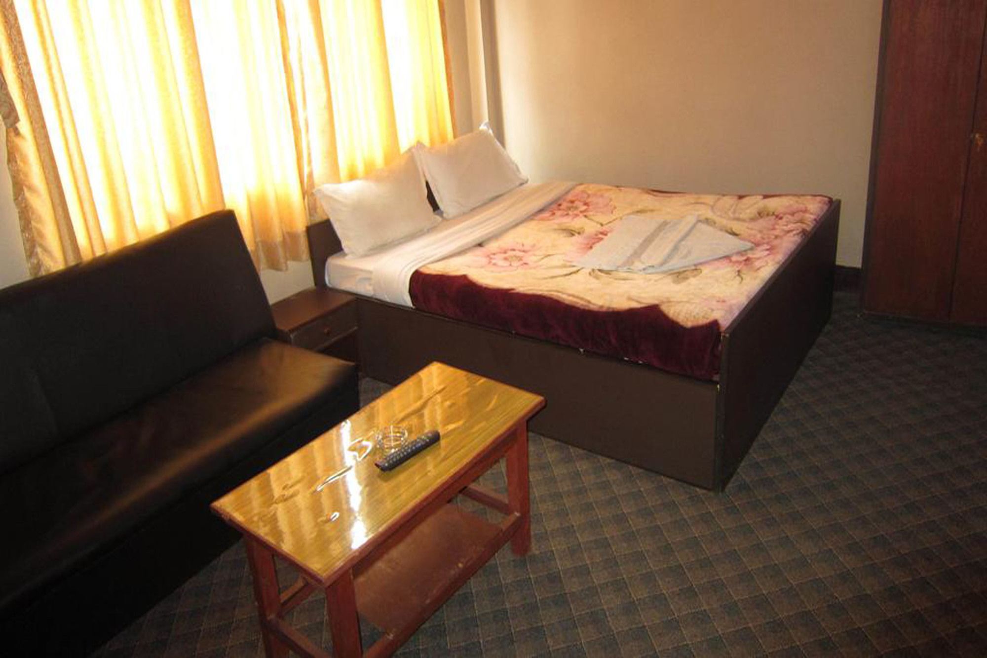 Hotel Aagaman Катманду Экстерьер фото