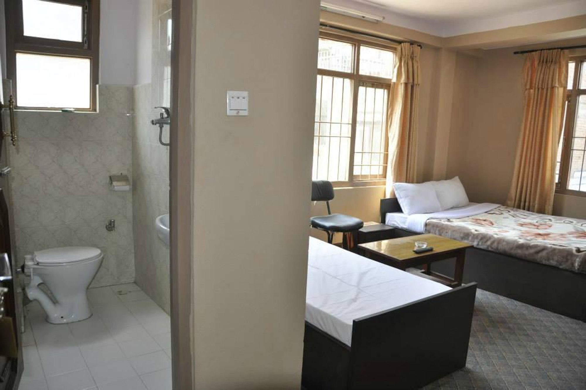Hotel Aagaman Катманду Экстерьер фото